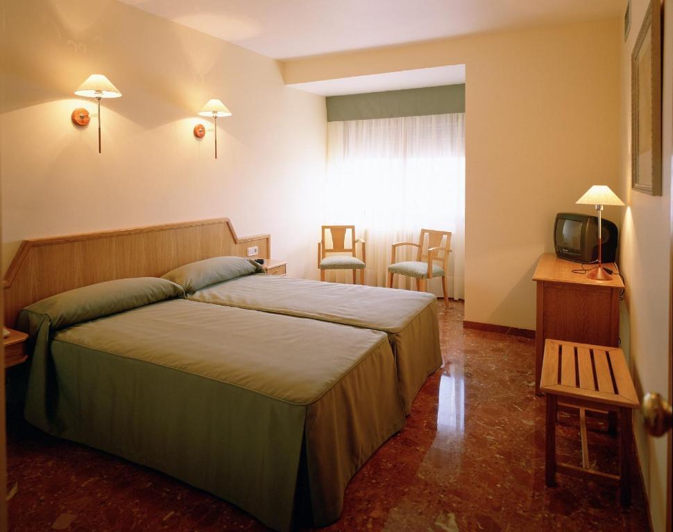 Hotel Chane La Puebla De Alfinden Bagian luar foto
