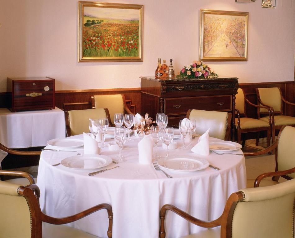 Hotel Chane La Puebla De Alfinden Bagian luar foto