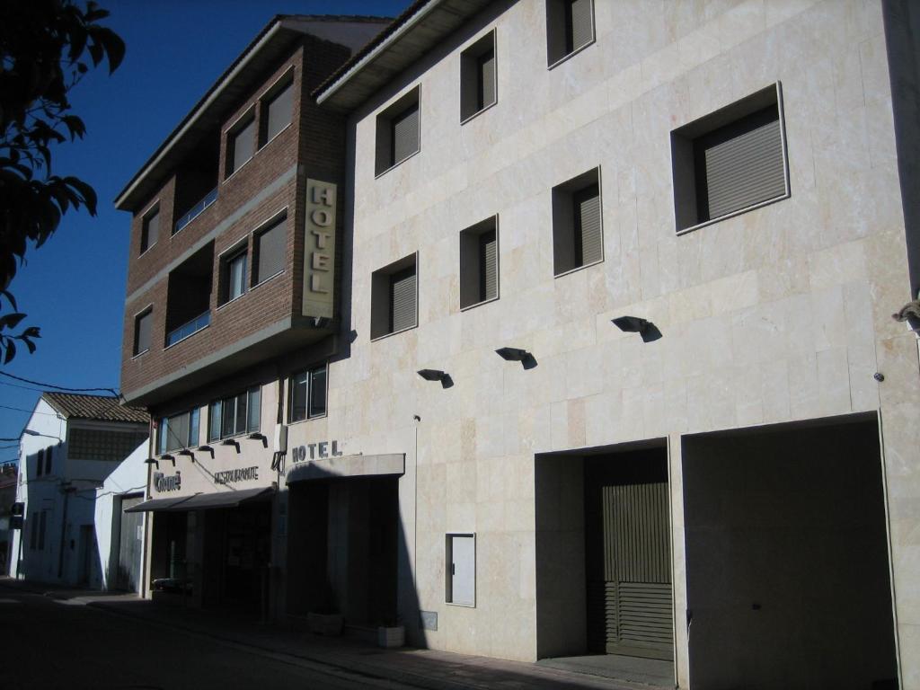 Hotel Chane La Puebla De Alfinden Bagian luar foto