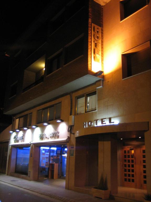 Hotel Chane La Puebla De Alfinden Bagian luar foto